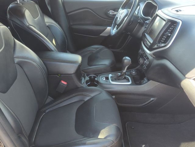 Used 2018 Jeep Cherokee Latitude Plus AWD/4WD image 24