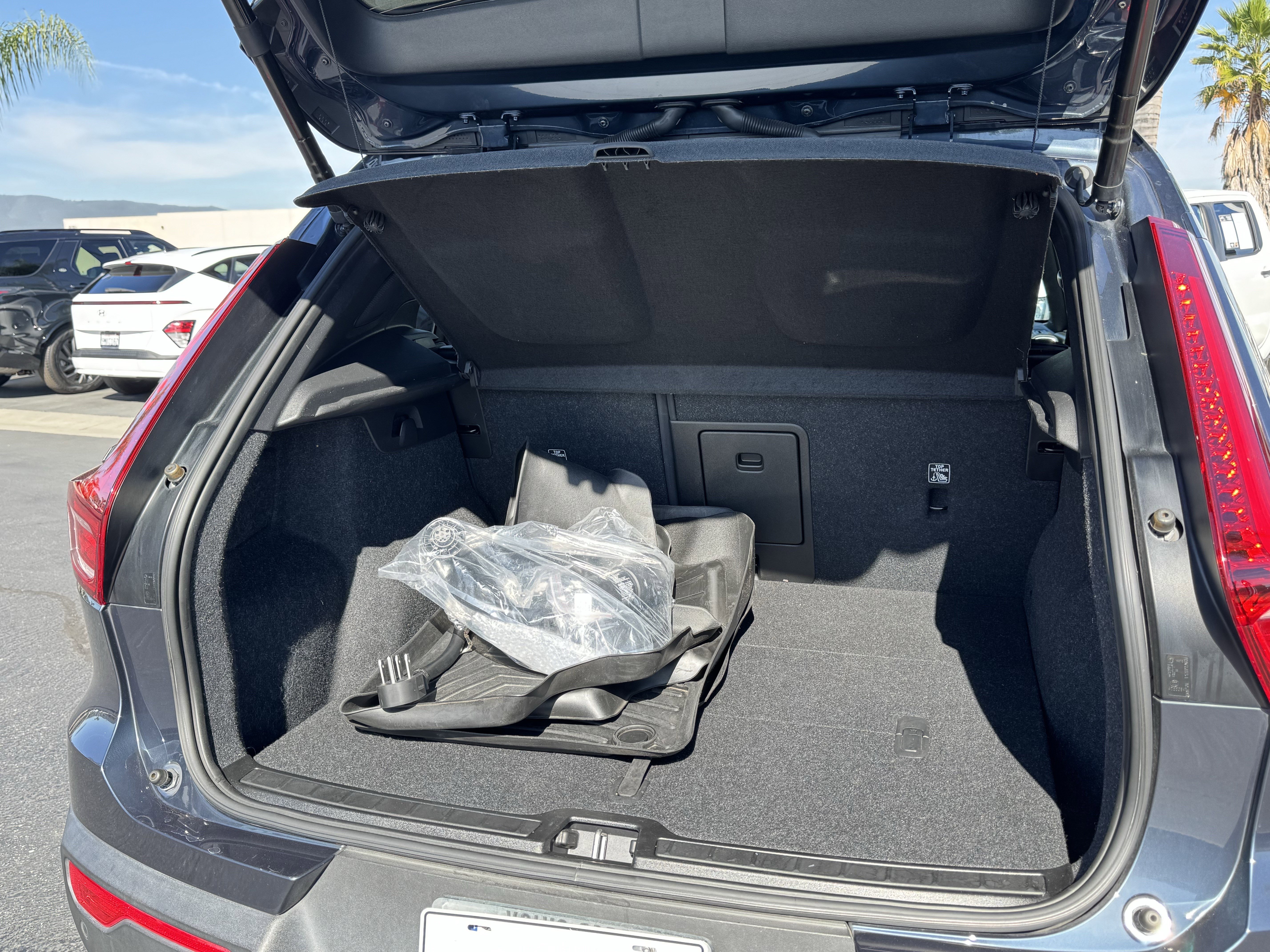 Used 2022 Volvo XC40 P8 Recharge Ultimate image 34