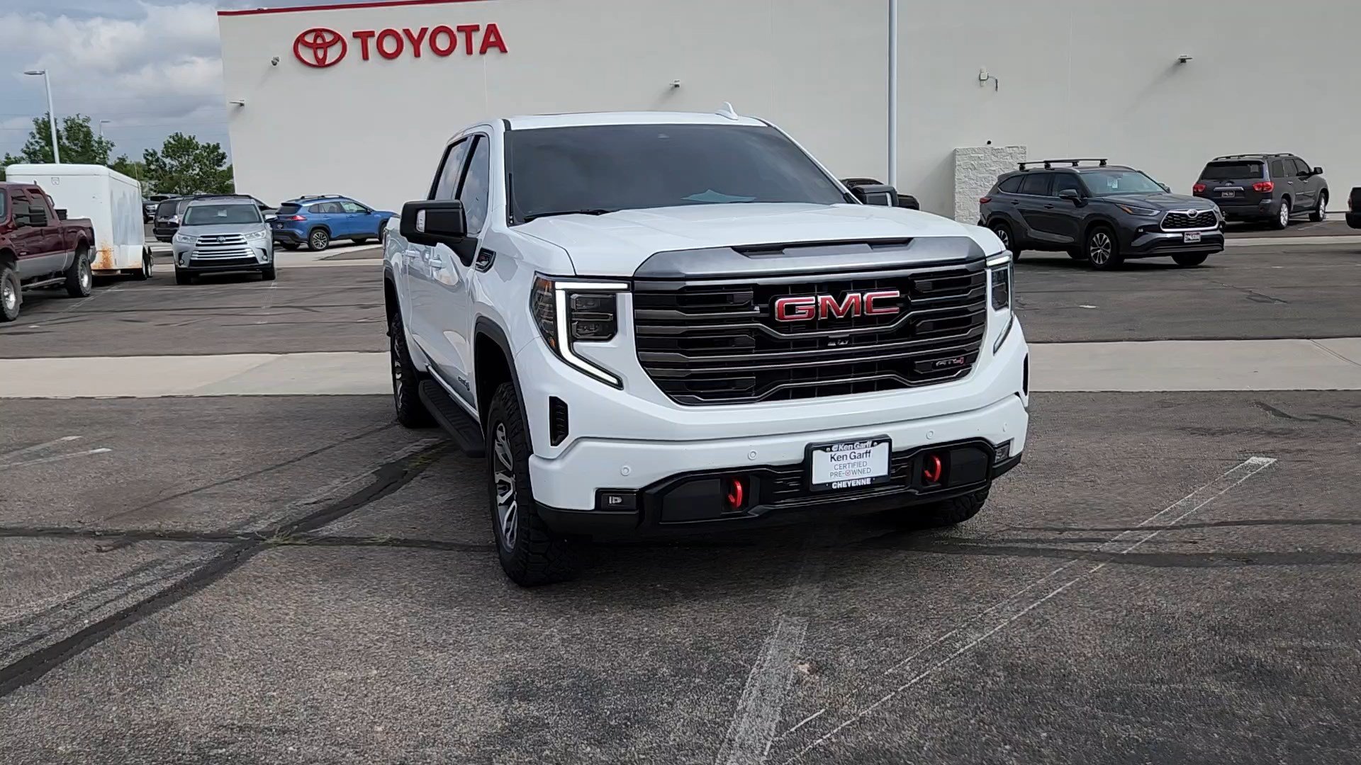 Used 2022 GMC Sierra 1500 AT4 w/ AT4 Premium Package AWD/4WD image 4