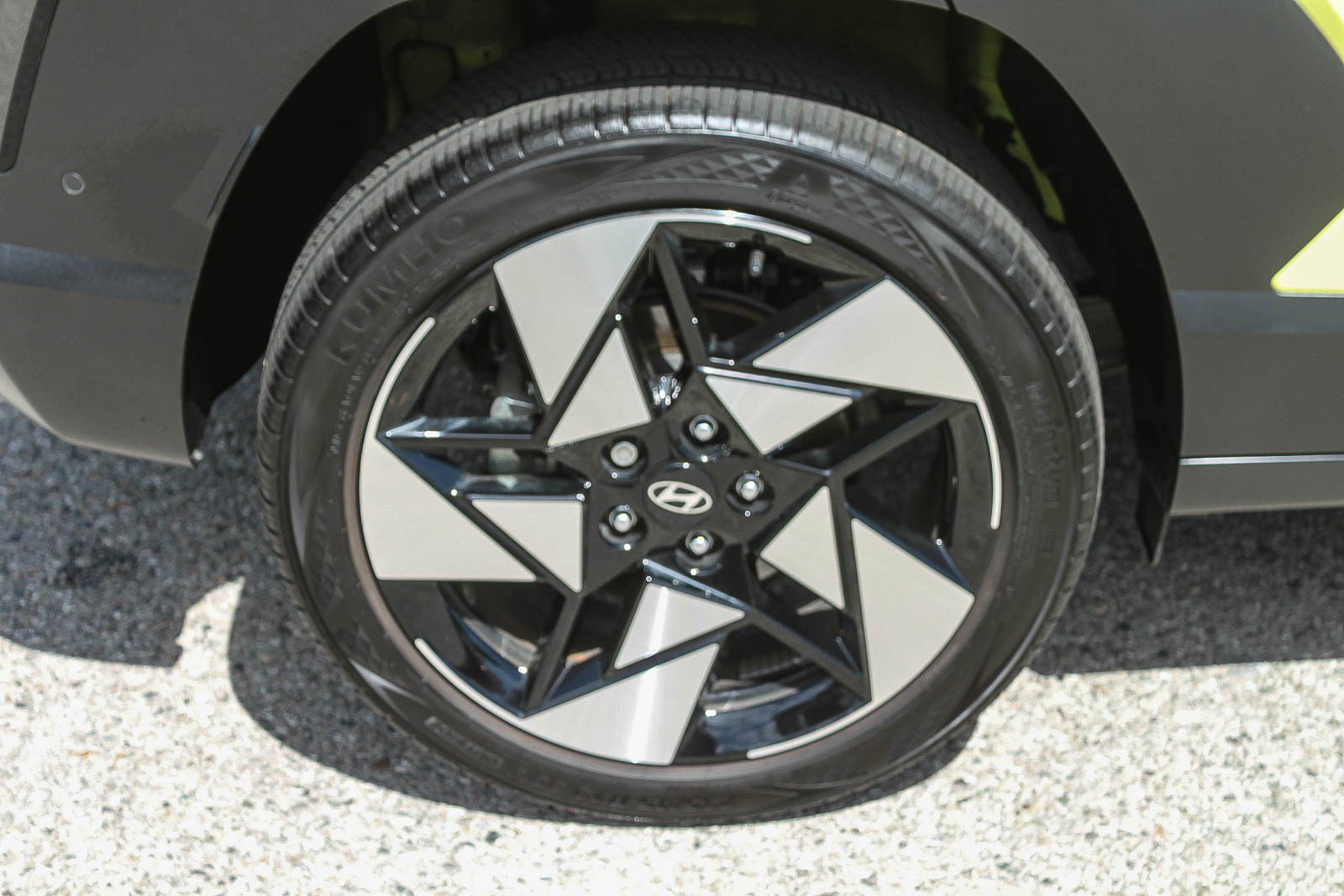 Used 2024 Hyundai Kona Limited AWD/4WD image 13