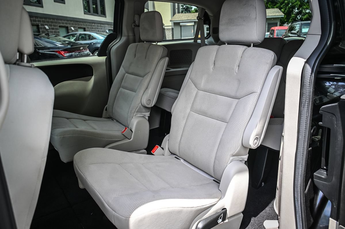 Used 2018 Dodge Grand Caravan SE w/ UConnect Hands-Free Group FWD image 13