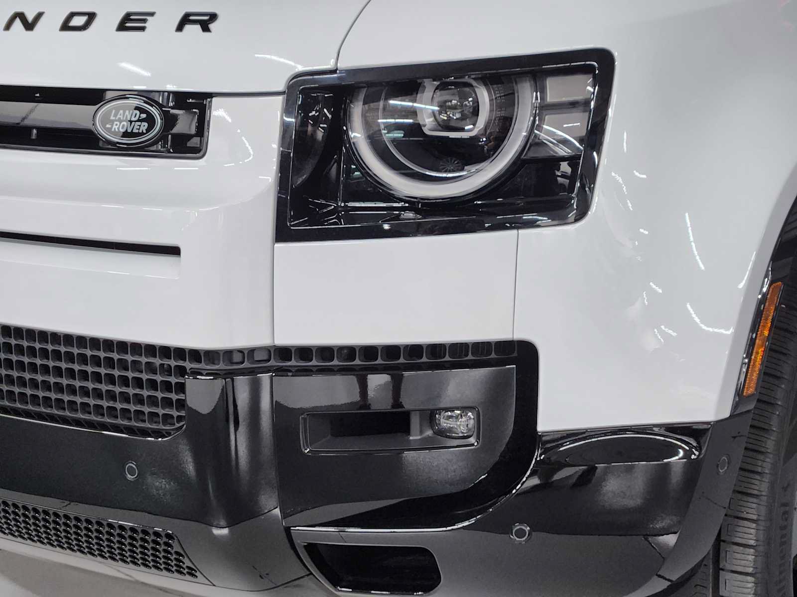 New 2026 Land Rover Defender 130 V8 AWD/4WD image 12