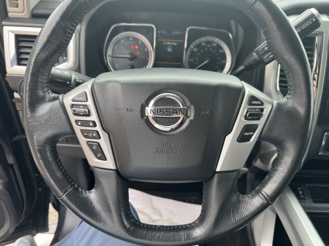 Used 2019 Nissan Titan SV w/ SV Convenience Package image 13