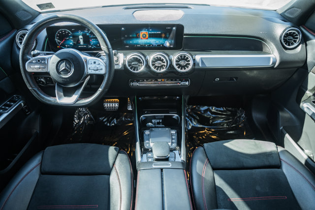 Used 2022 Mercedes-Benz GLB 35 AMG 4MATIC image 21
