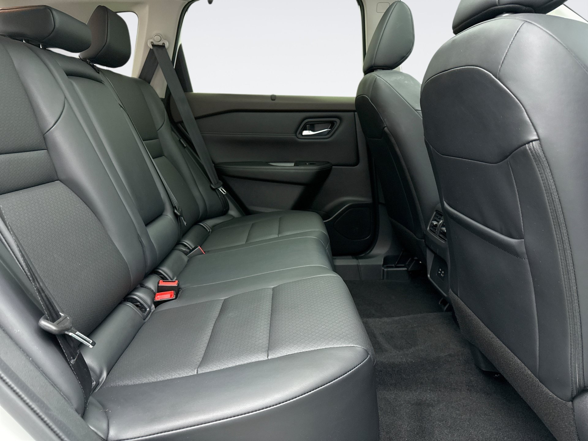 Used 2023 Nissan Rogue SV w/ SV Premium B Package AWD/4WD image 18