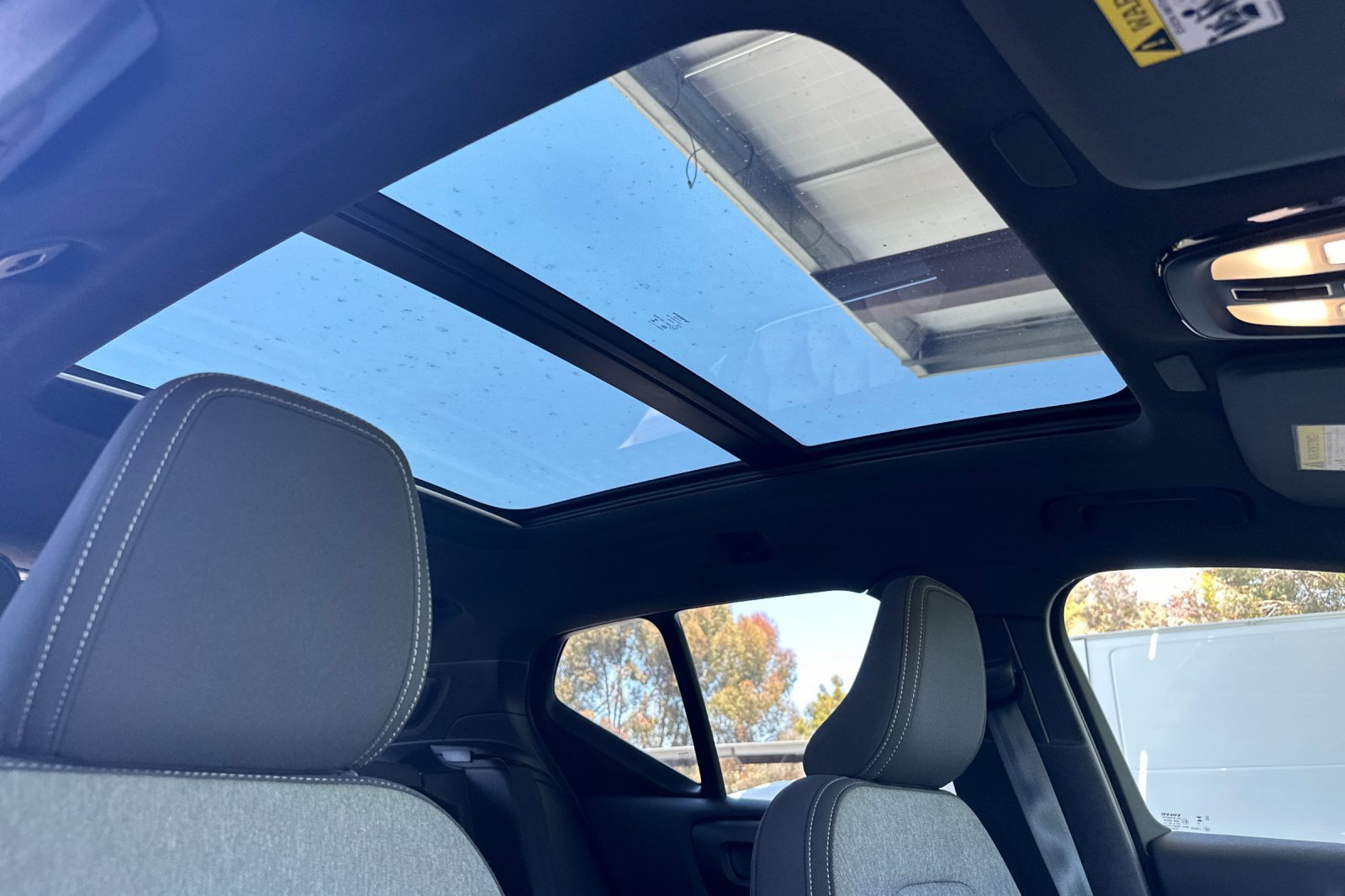 Certified 2025 Volvo XC40 B5 Core image 19