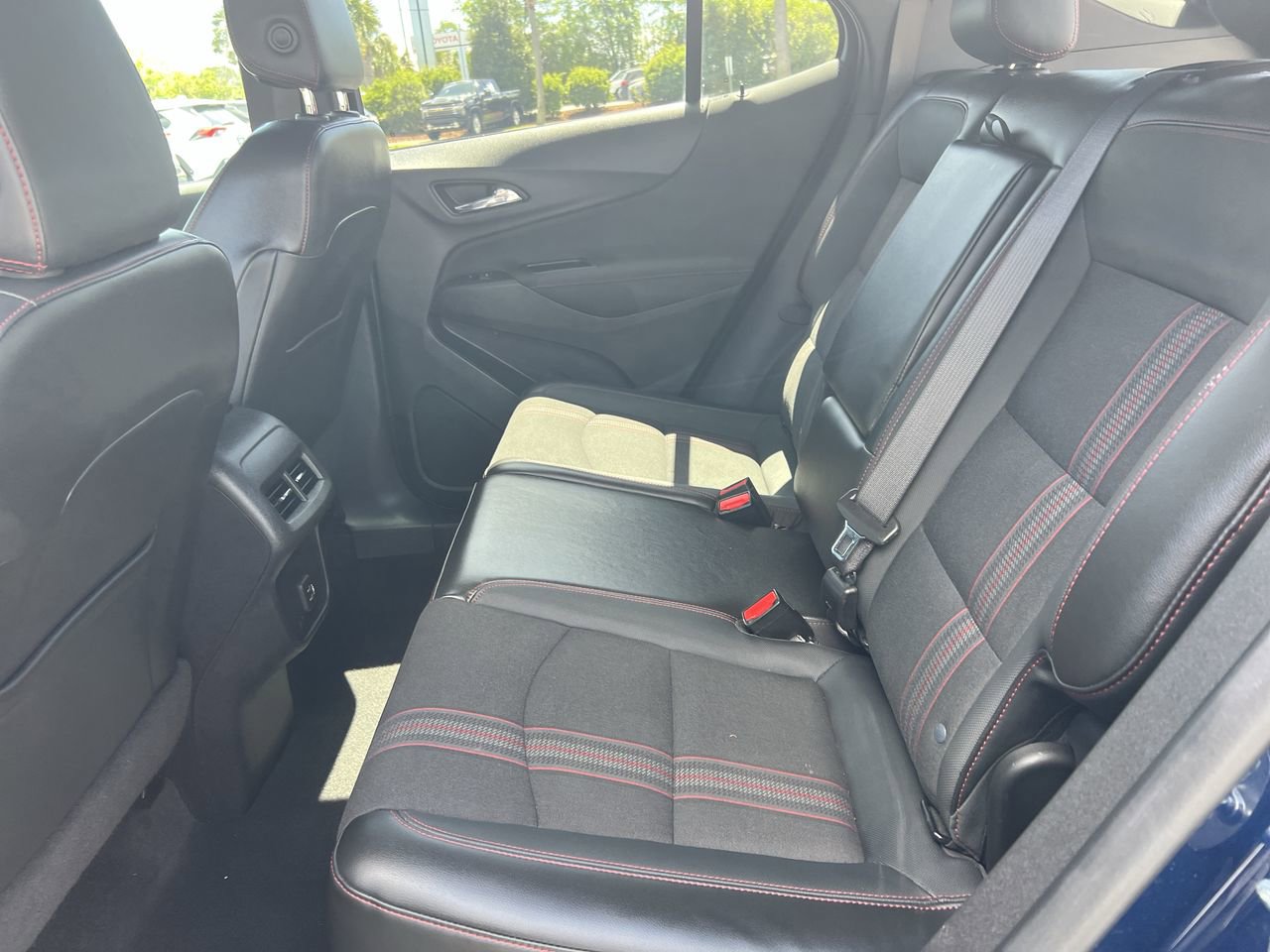 Used 2022 Chevrolet Equinox RS FWD image 32