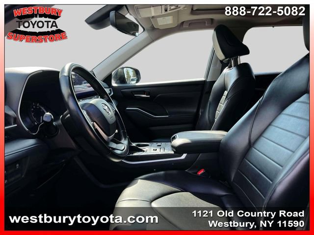 Used 2023 Toyota Highlander XLE AWD/4WD image 19