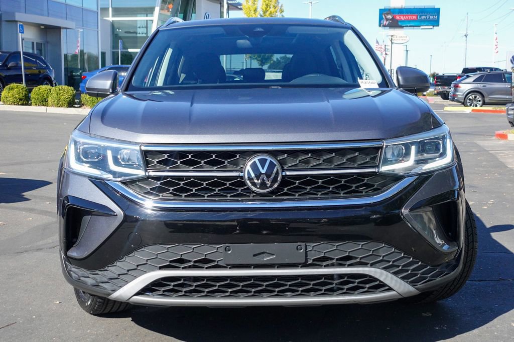 Used 2022 Volkswagen Taos SEL w/ Panoramic Sunroof Package image 3