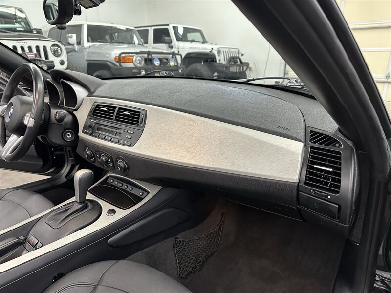 Used 2005 BMW Z4 3.0i RWD image 23