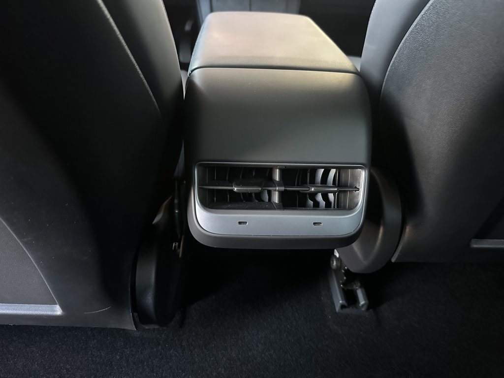 Used 2023 Tesla Model 3 Standard Range image 34