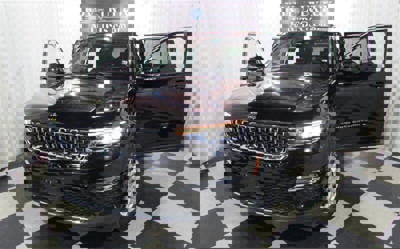 Used 2023 Jeep Grand Cherokee Limited image 49