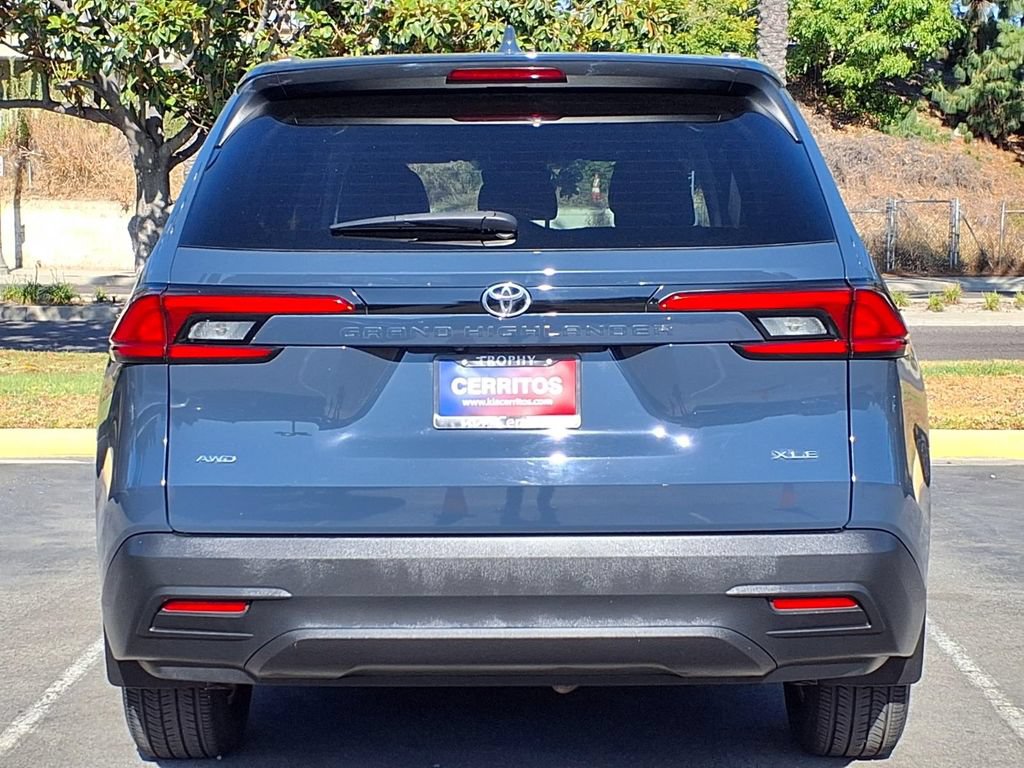 Used 2024 Toyota Grand Highlander AWD image 4