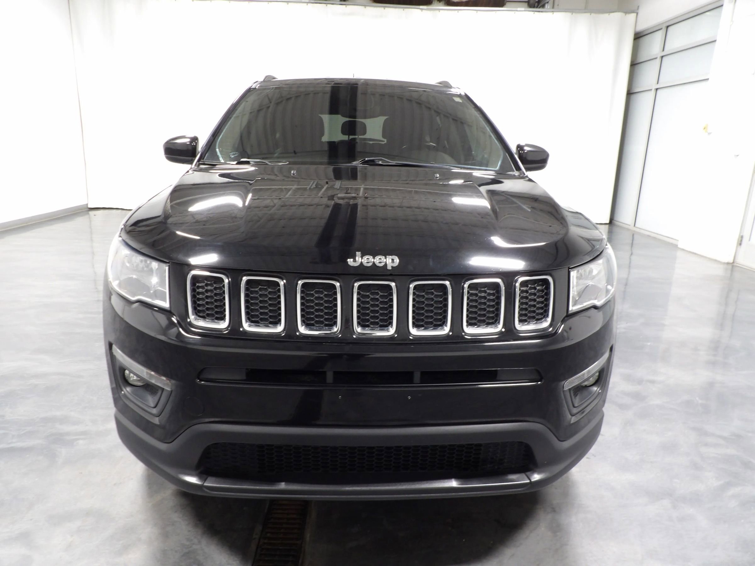Used 2020 Jeep Compass Latitude AWD/4WD image 2