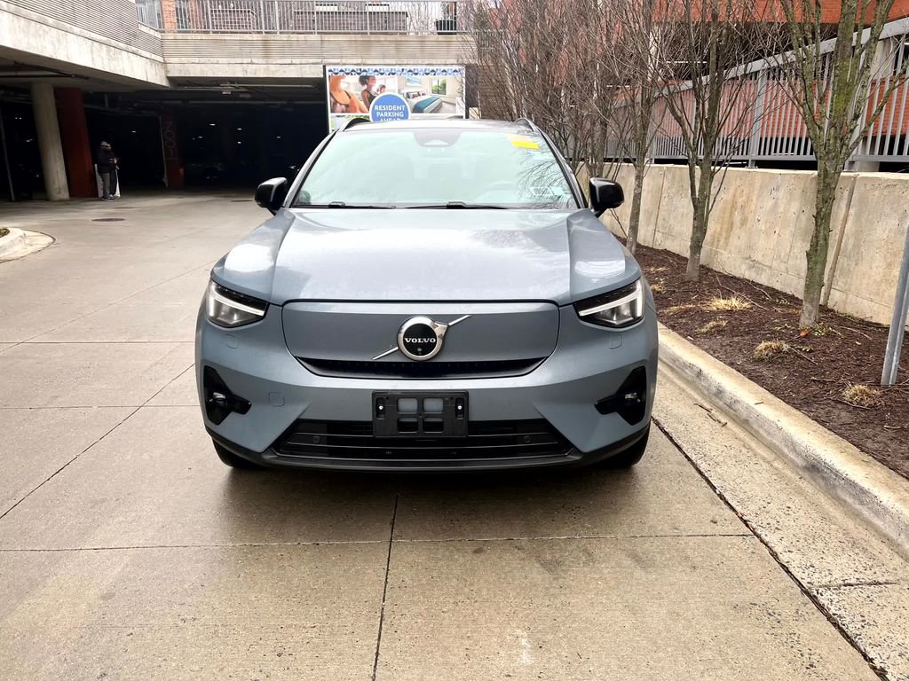 Used 2023 Volvo XC40 Recharge Ultimate image 2
