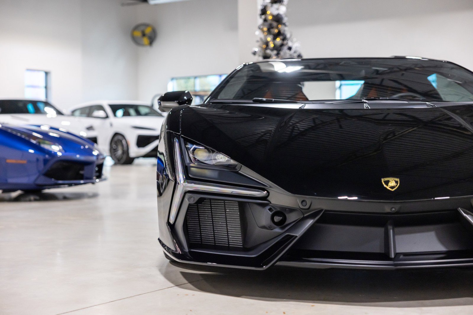 Used 2025 Lamborghini Revuelto image 27