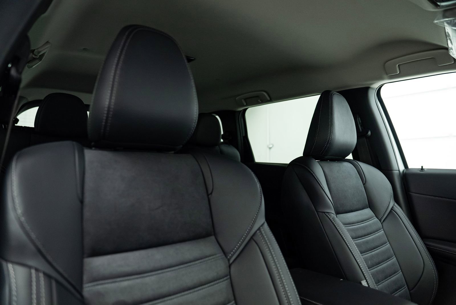 New 2026 Mitsubishi Outlander SE image 14