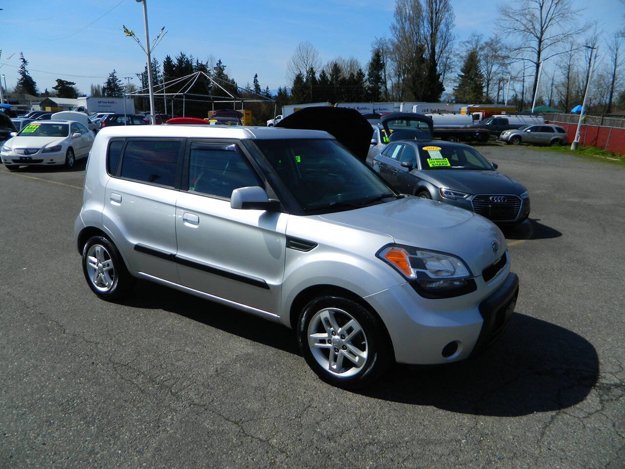Used 2010 Kia Soul + image 2