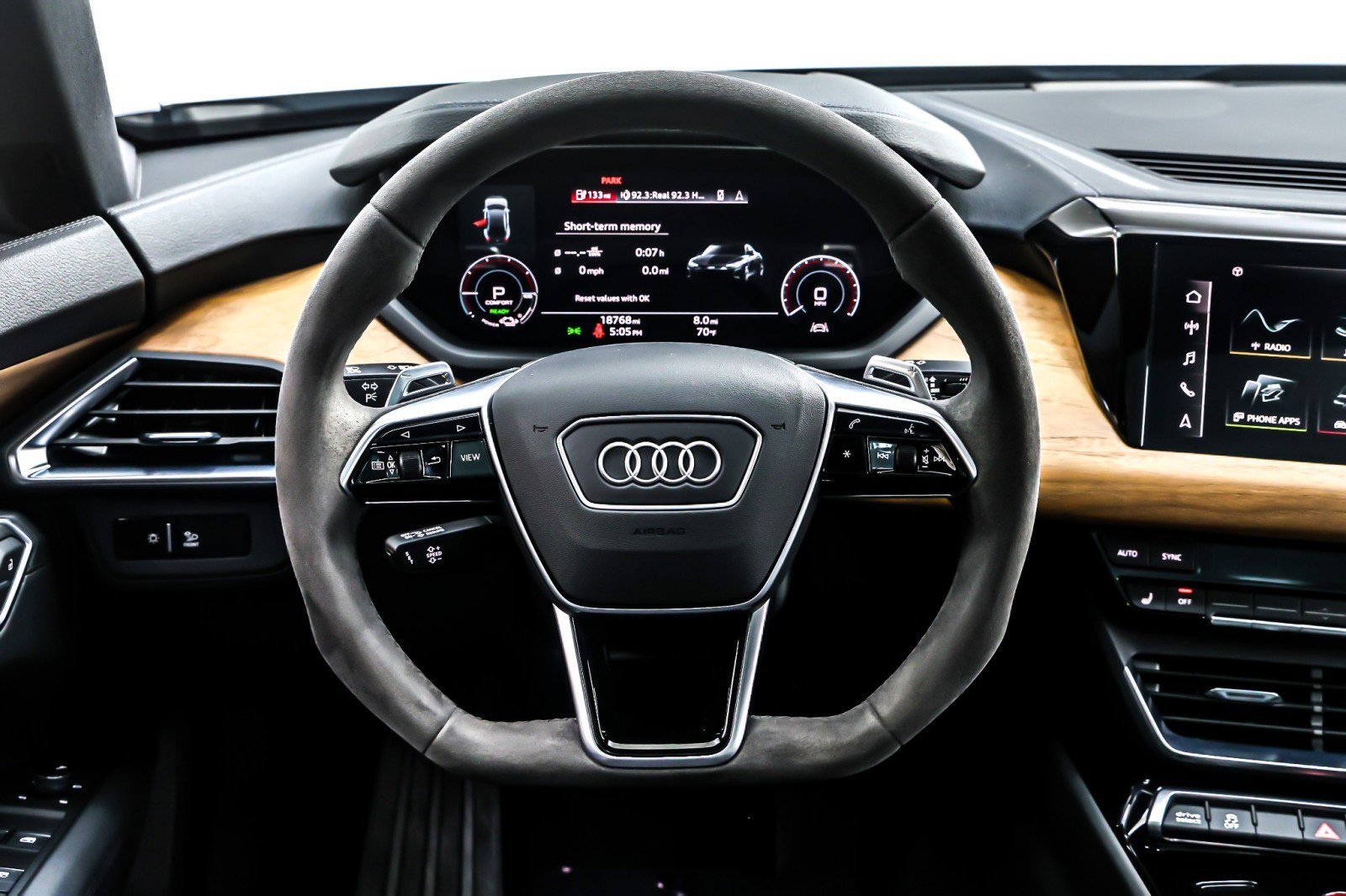 Used 2022 Audi e-tron GT Premium Plus image 18