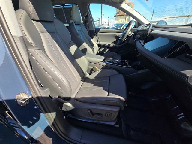 Used 2025 Audi Q6 e-tron Prestige image 11