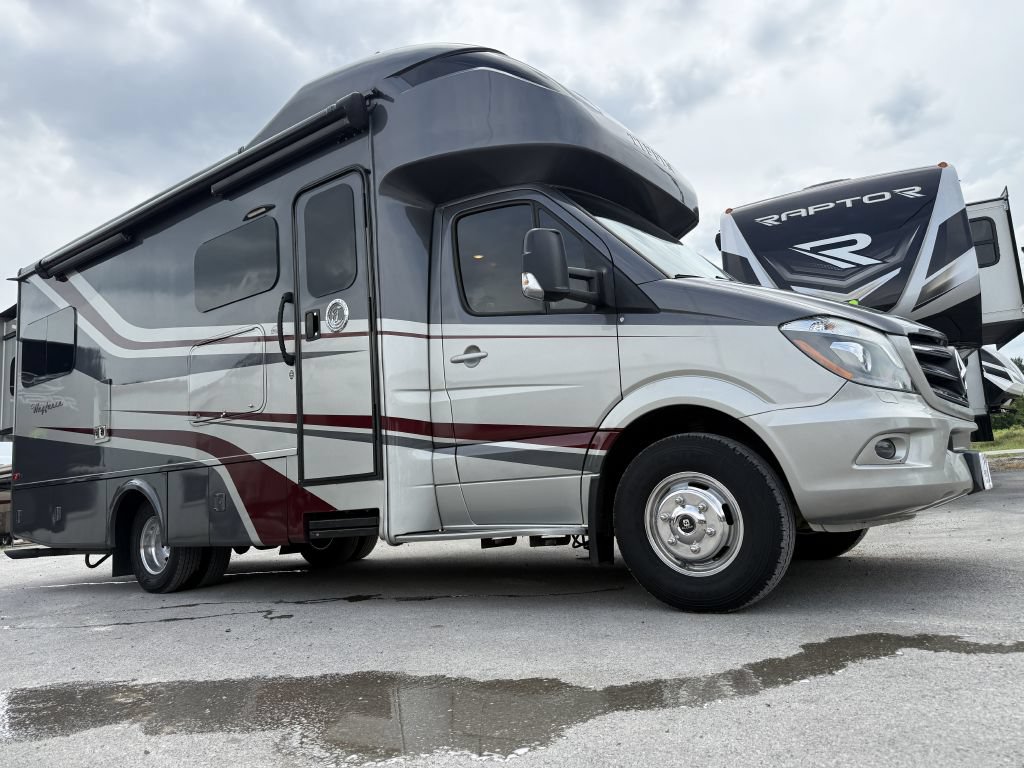 Used 2018 Mercedes-Benz Sprinter 3500 image 2