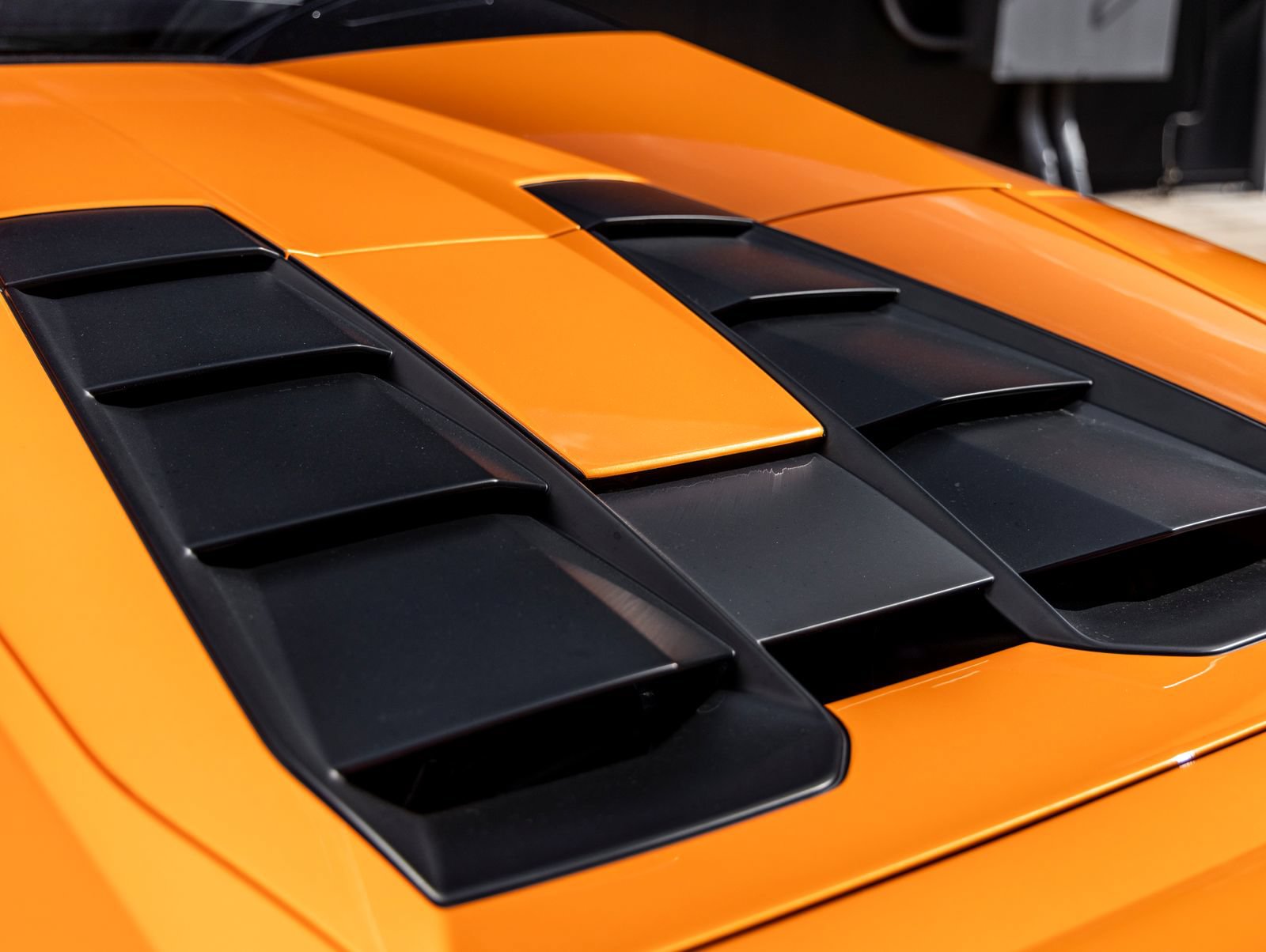 Used 2021 Lamborghini Huracan EVO RWD image 17