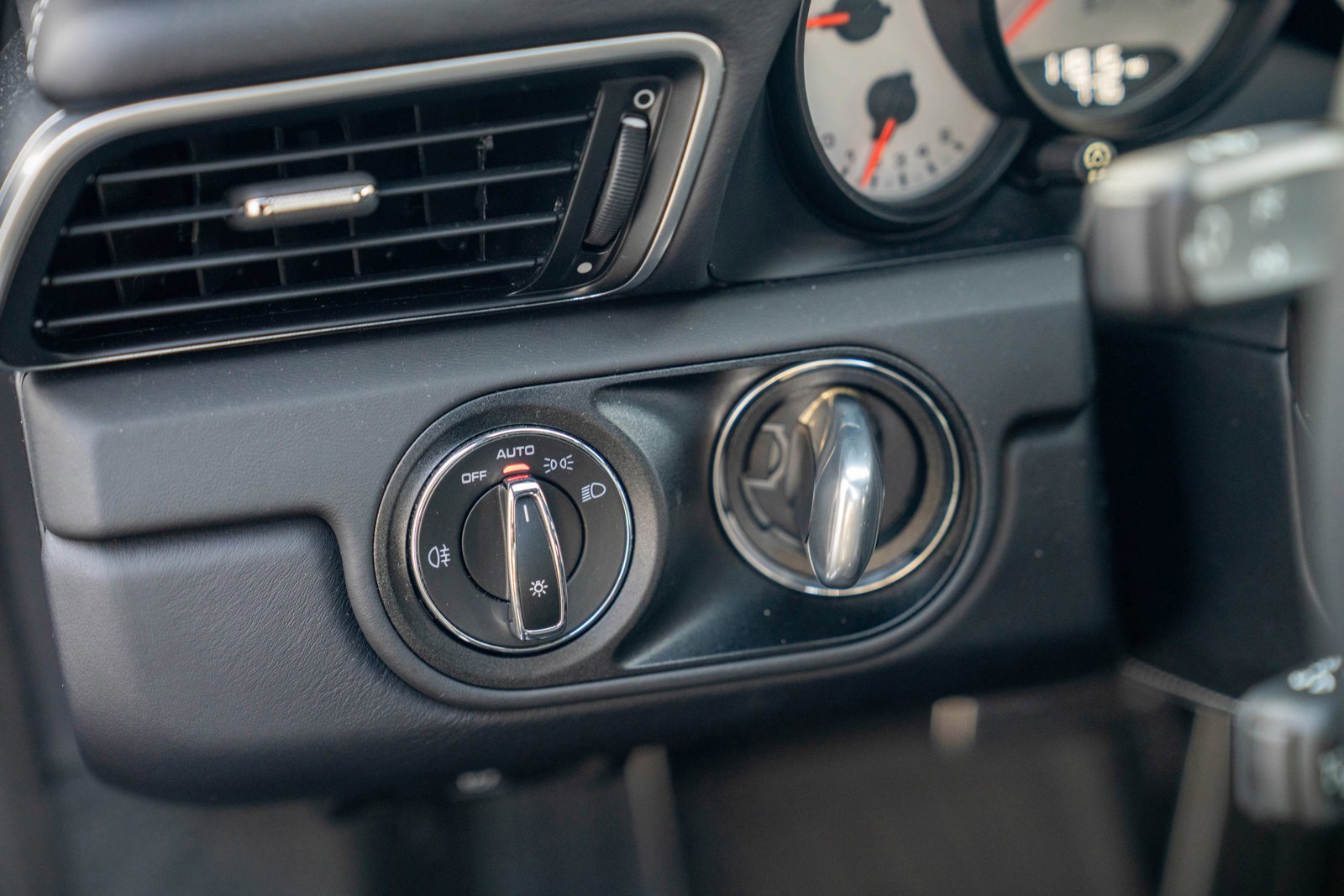 Certified 2019 Porsche 911 Turbo image 14