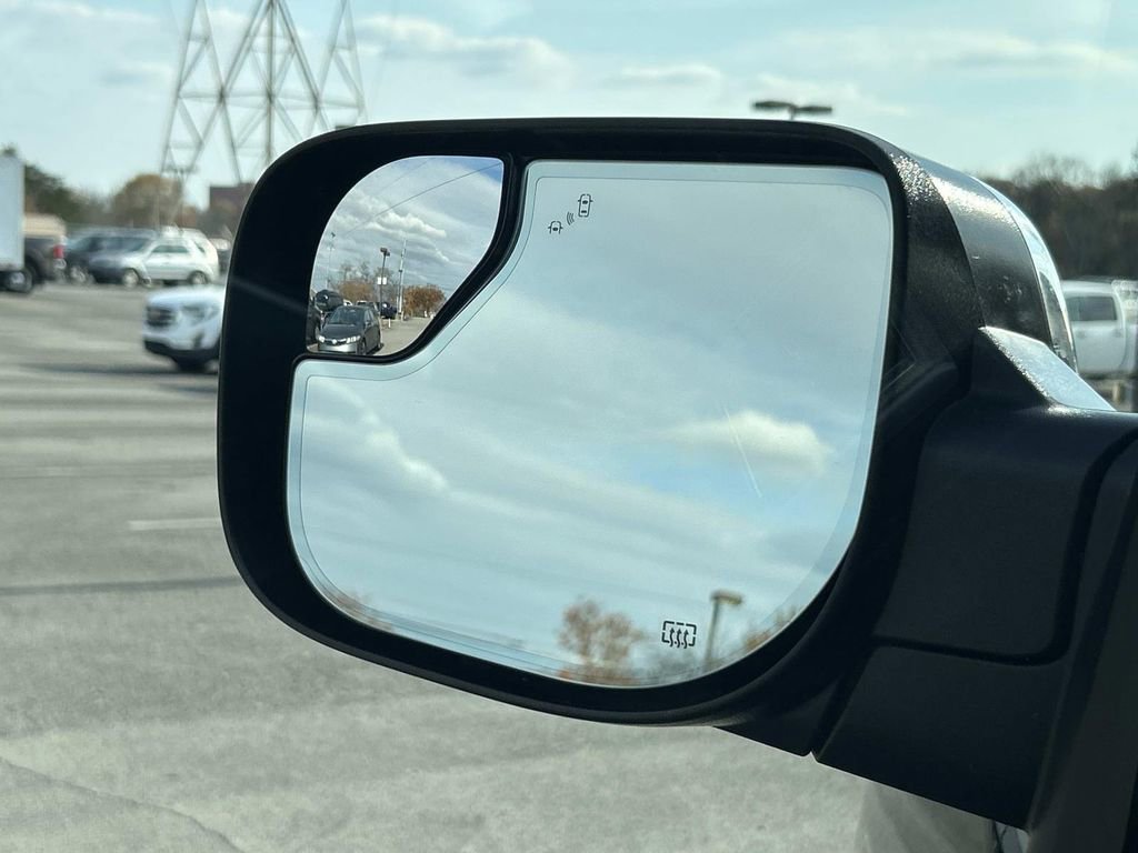 Used 2020 Nissan Titan SL image 17