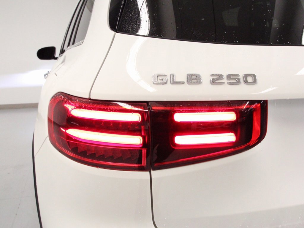Certified 2025 Mercedes-Benz GLB 250 4MATIC image 11