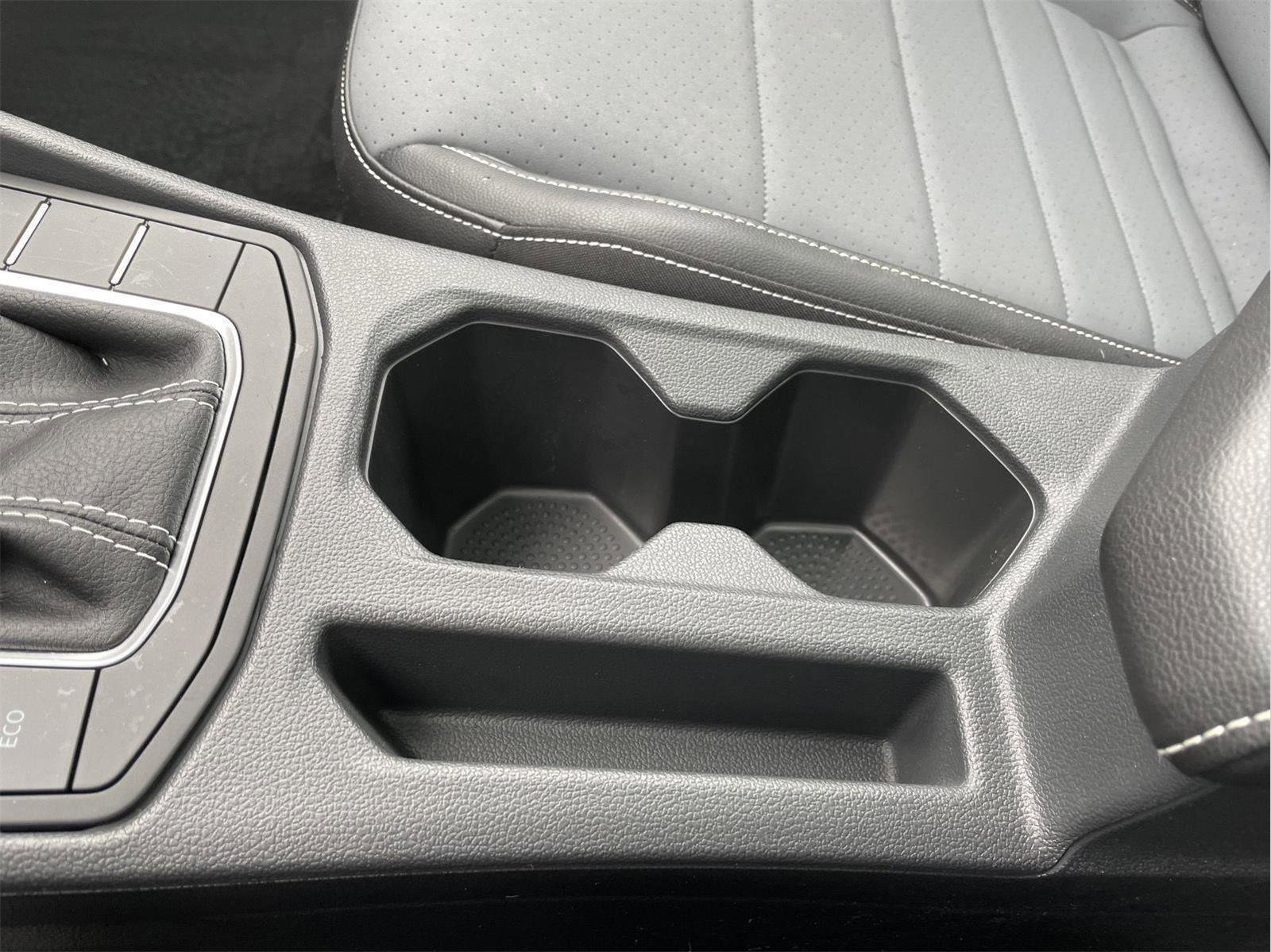 Used 2025 Volkswagen Jetta SE w/ Sunroof Package image 30