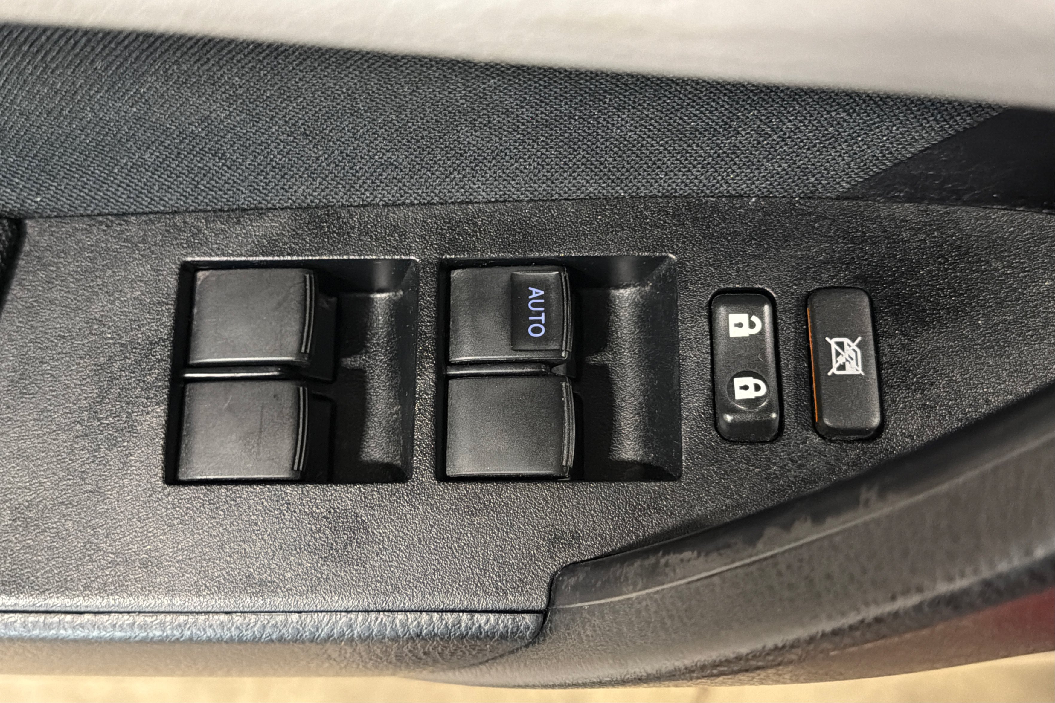 Used 2018 Toyota Corolla LE FWD image 16