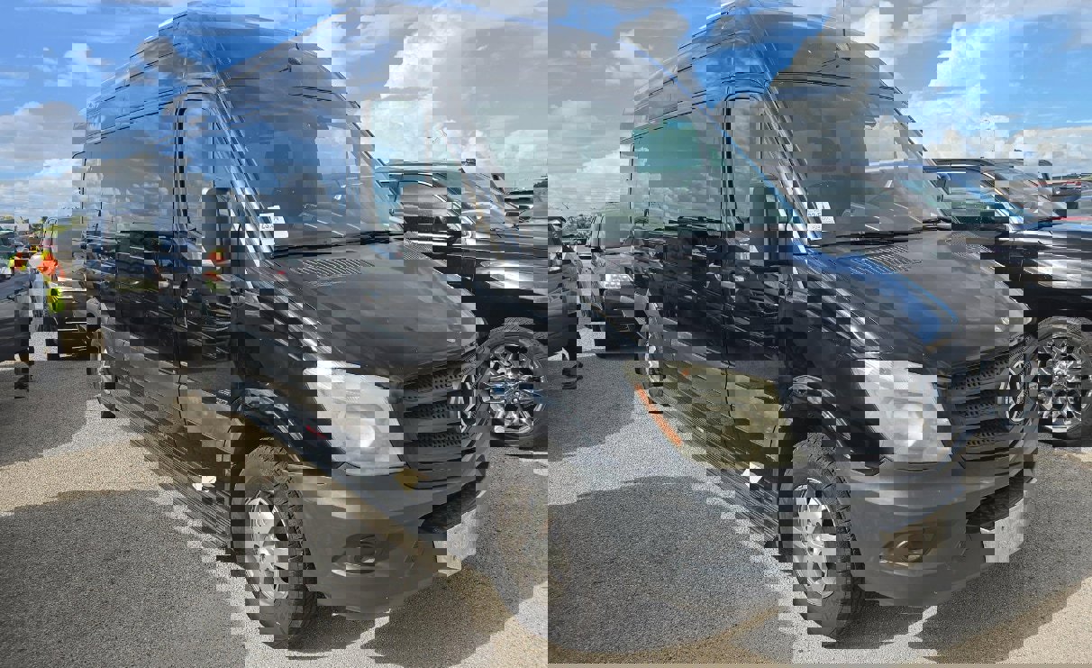 Used 2014 Mercedes-Benz Sprinter 2500 image 3