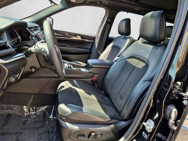 Used 2023 Jeep Grand Cherokee Trailhawk w/ Luxury Tech Group III AWD/4WD image 17