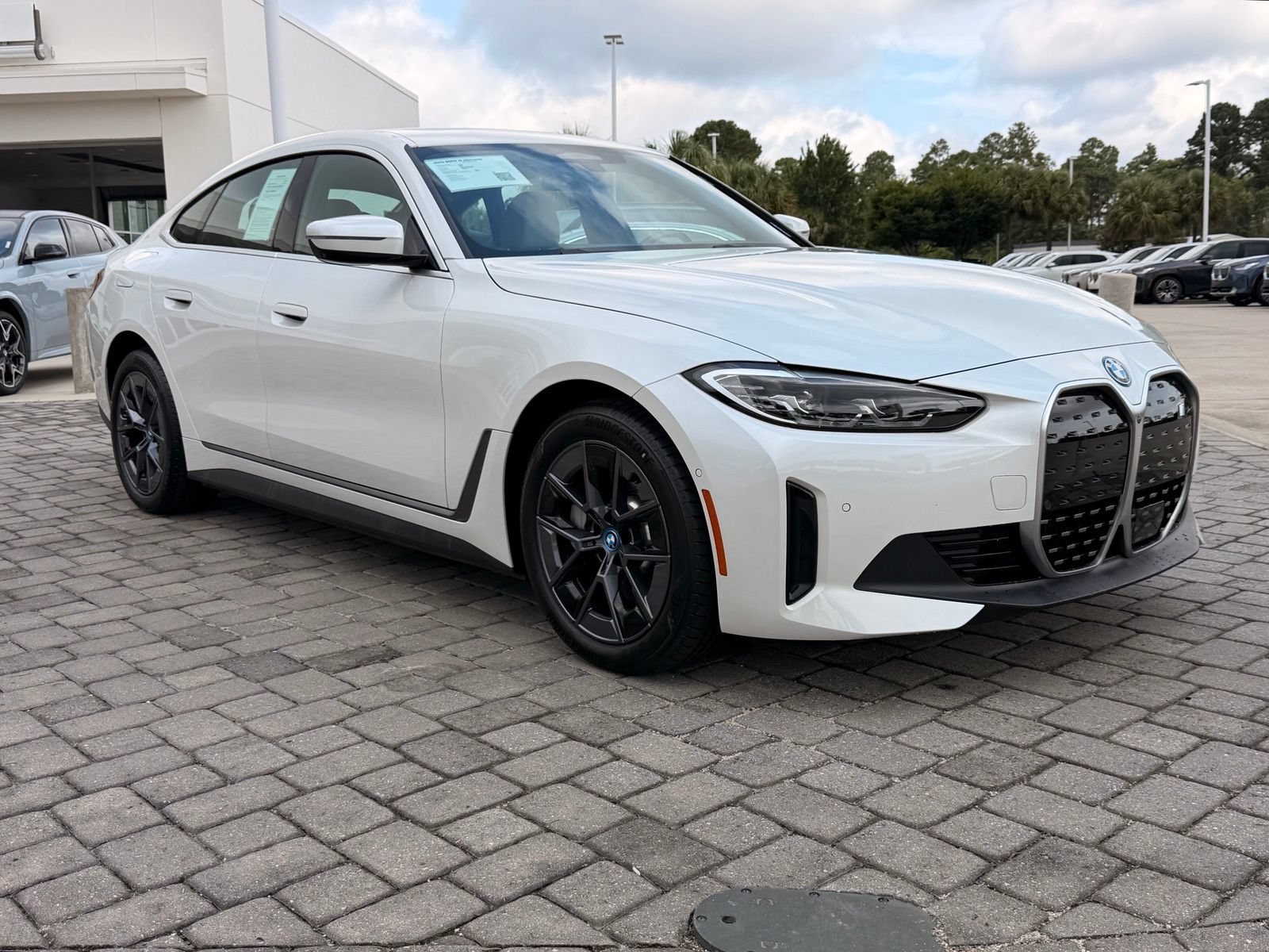 Used 2023 BMW i4 eDrive35 RWD image 7