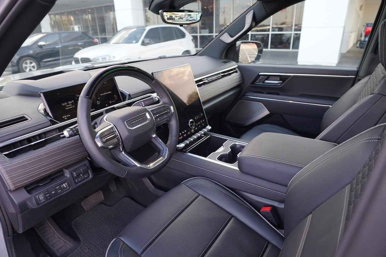 Used 2025 GMC Sierra EV Denali AWD/4WD image 17