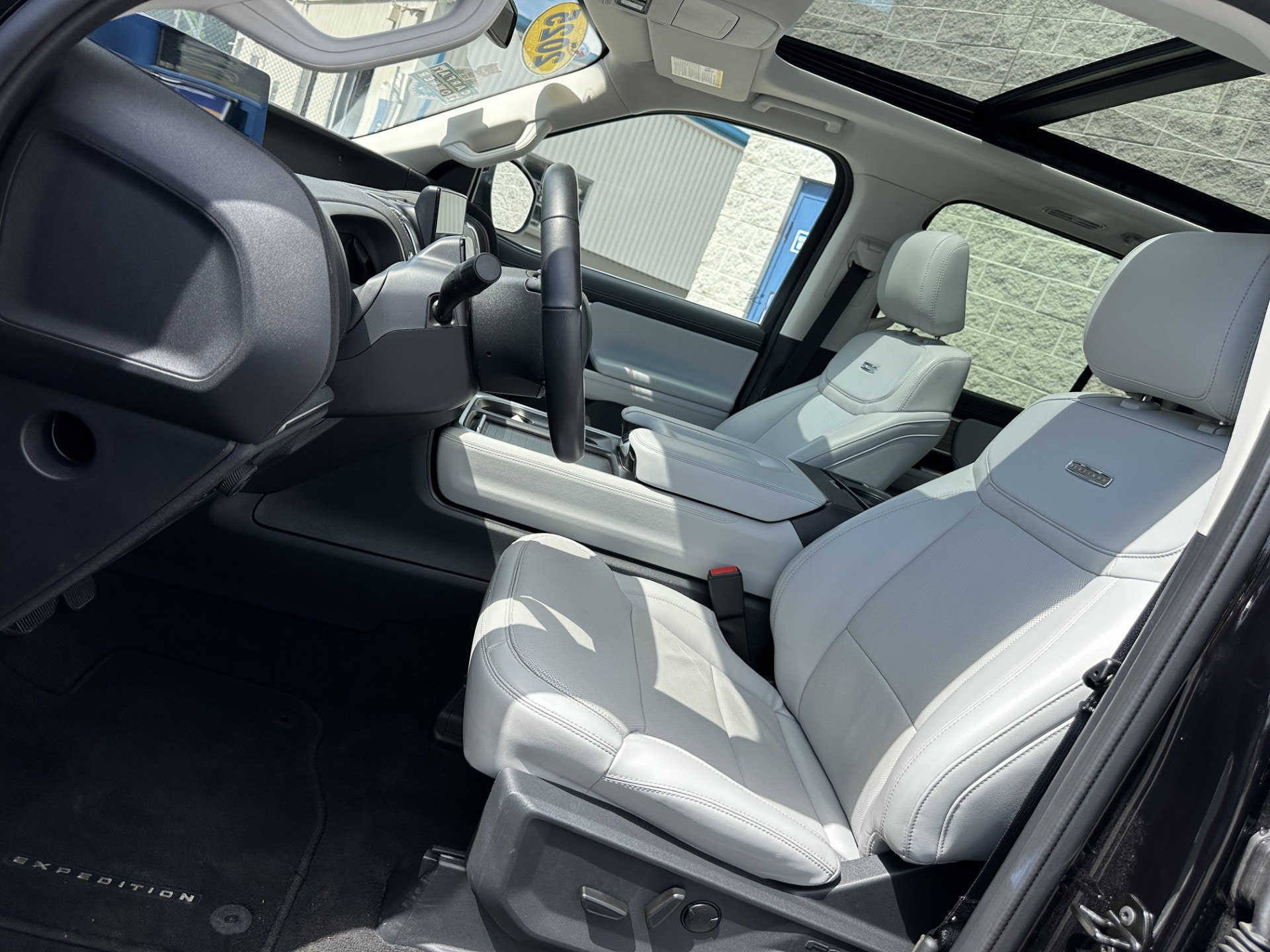 Used 2025 Ford Expedition Max Platinum AWD/4WD image 9