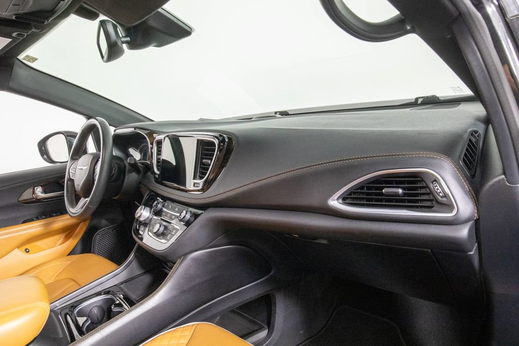 Used 2021 Chrysler Pacifica Pinnacle FWD image 18