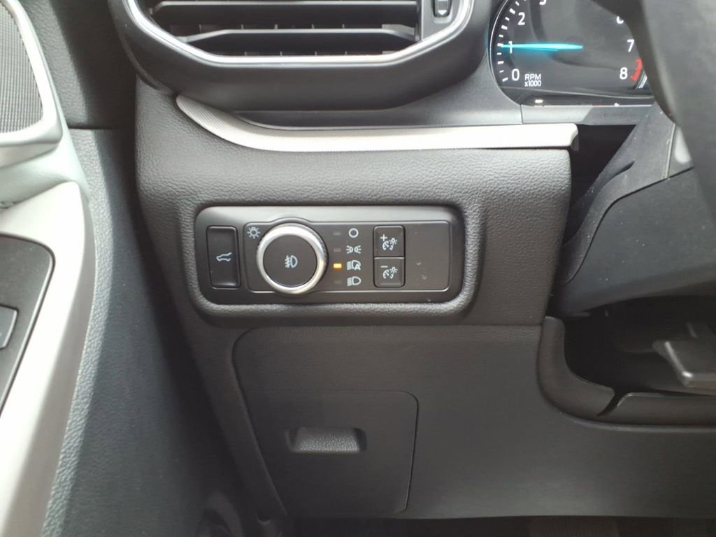 Used 2024 Ford Explorer XLT w/ Equipment Group 202A AWD/4WD image 17
