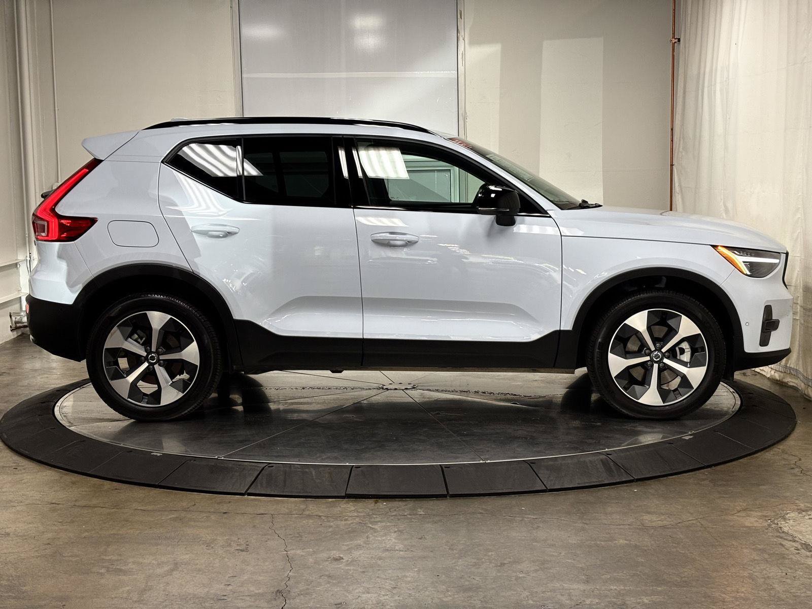 Used 2026 Volvo XC40 B5 Plus AWD/4WD image 10