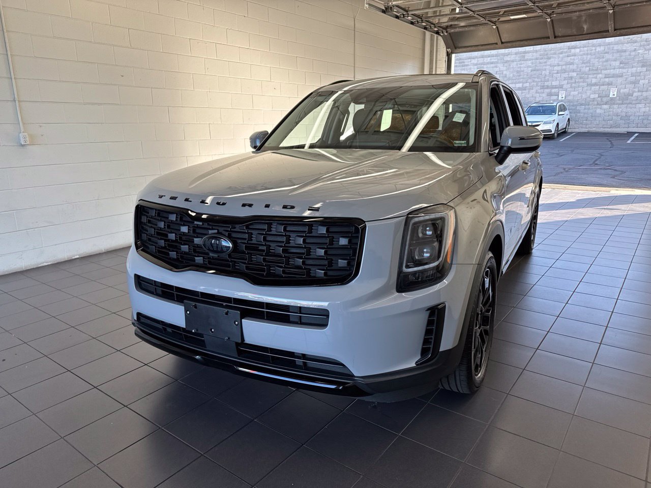 Used 2021 Kia Telluride EX w/ EX Premium Package AWD/4WD image 3