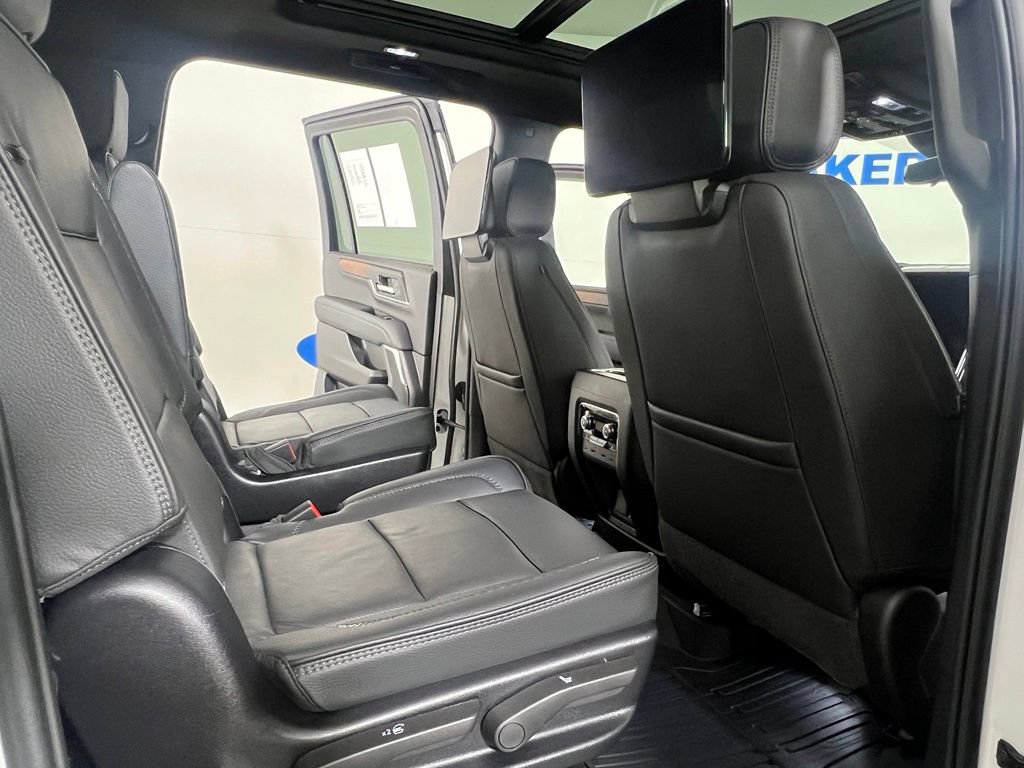 Used 2025 GMC Yukon XL Denali w/ Denali Reserve Package AWD/4WD image 13