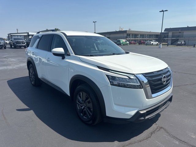 Used 2022 Nissan Pathfinder SV image 1