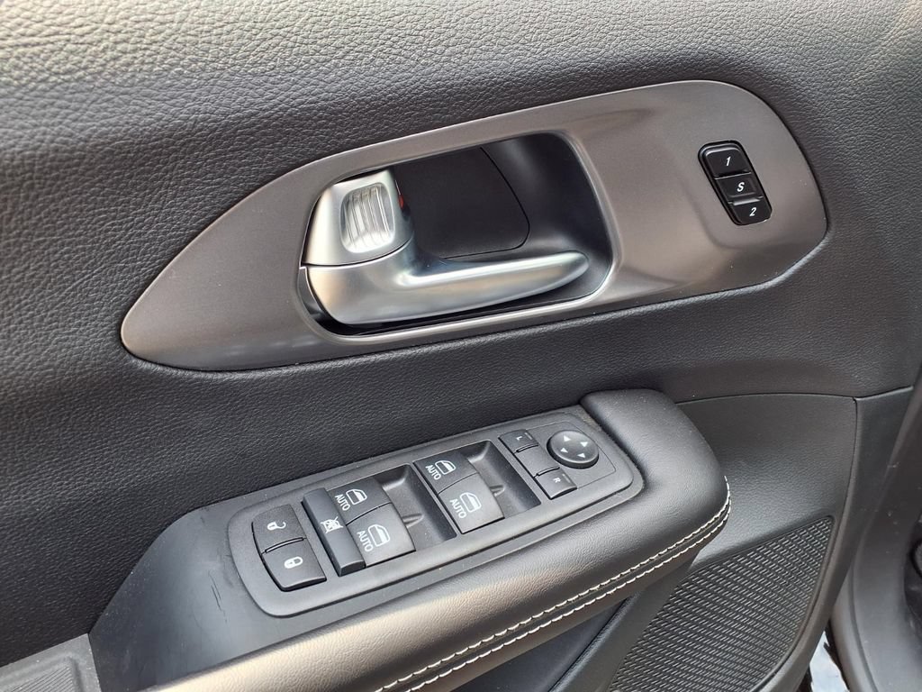 New 2026 Chrysler Pacifica Select w/ S Appearance Package FWD image 19