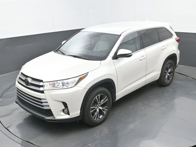 Used 2018 Toyota Highlander Plus FWD image 16