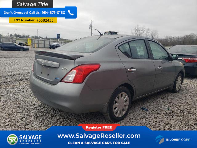 Used 2013 Nissan Versa SV FWD image 4