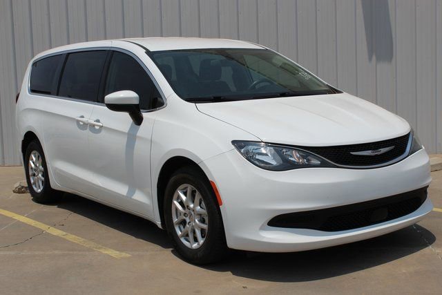 Used 2021 Chrysler Voyager LX image 4