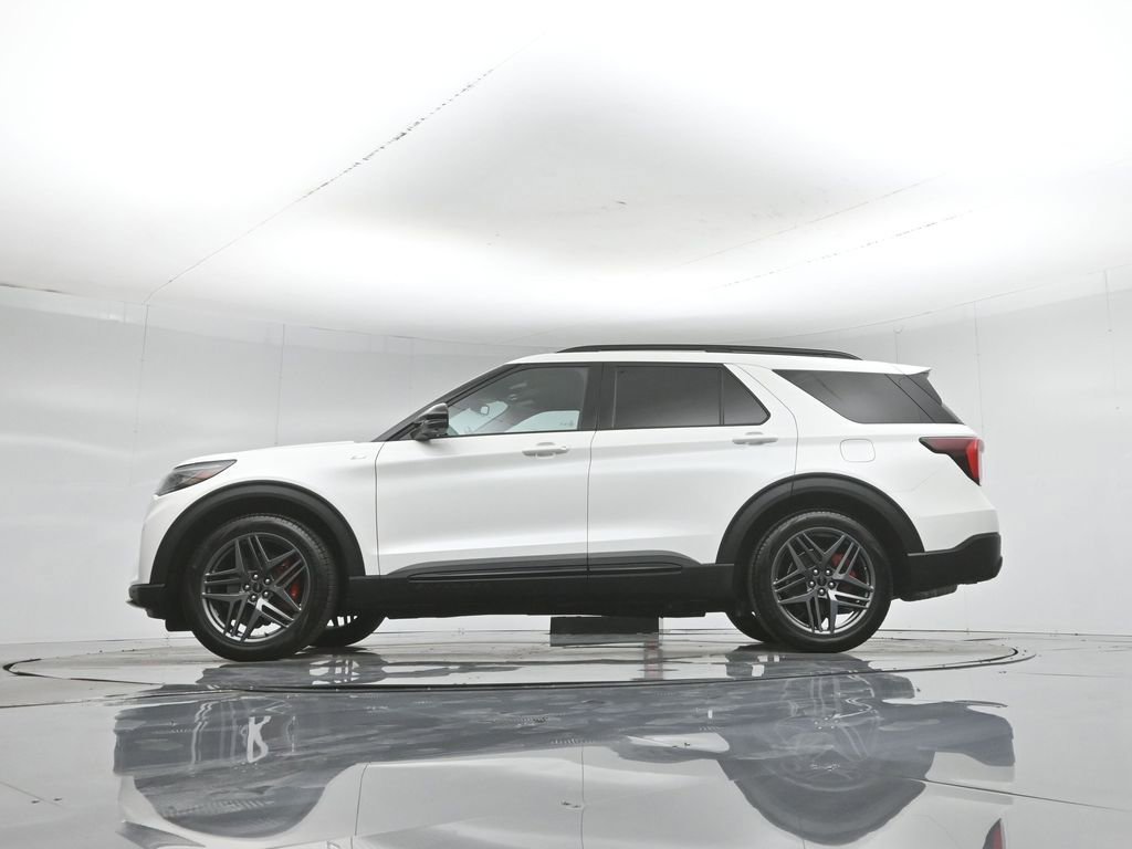 Used 2025 Ford Explorer ST-Line w/ Premium Package RWD image 8