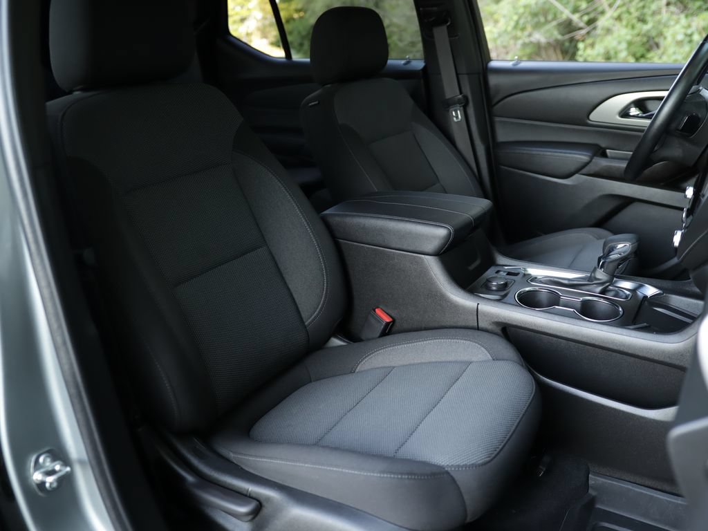 Used 2023 Chevrolet Traverse LT FWD image 32