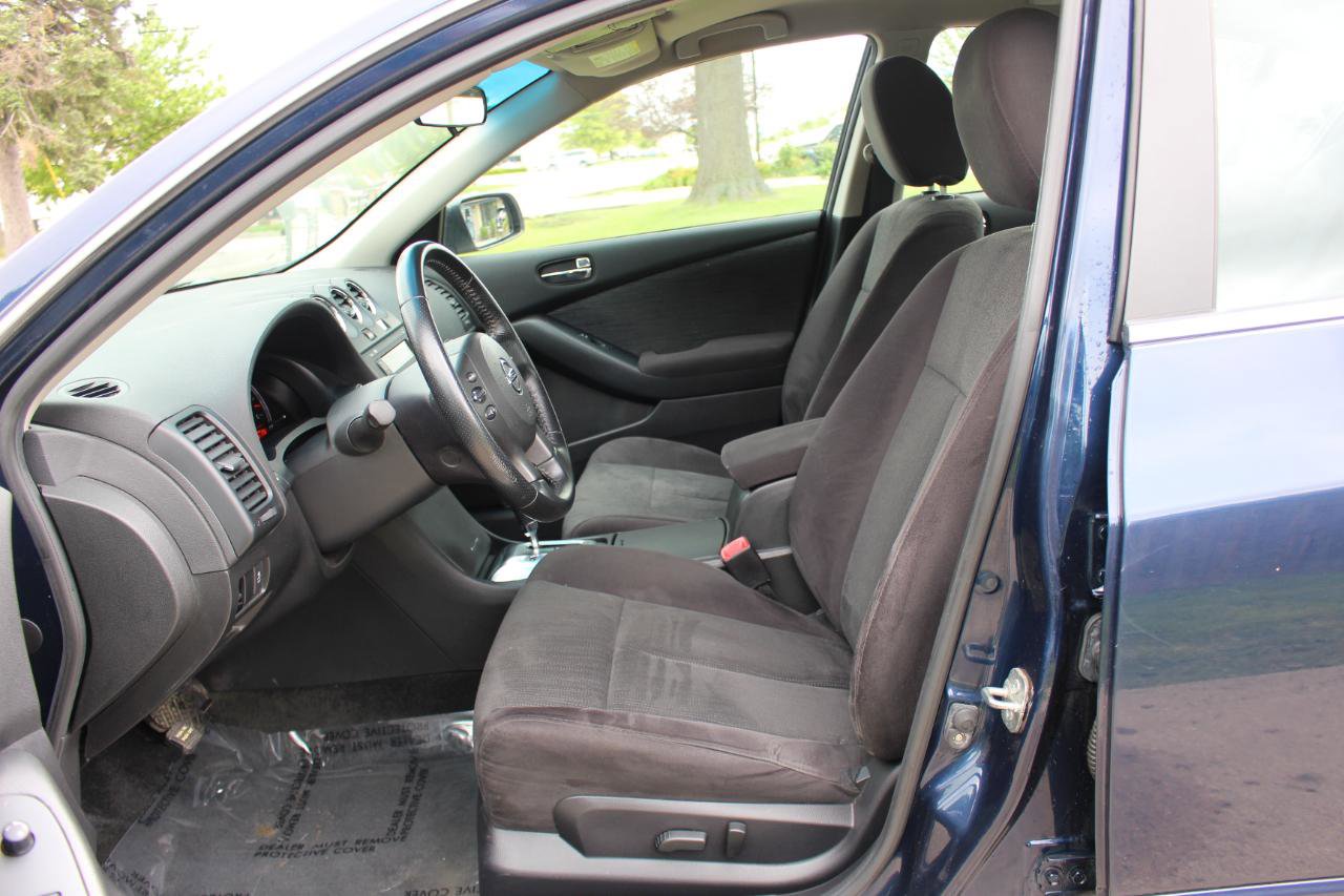 Used 2011 Nissan Altima 3.5 SR FWD image 12