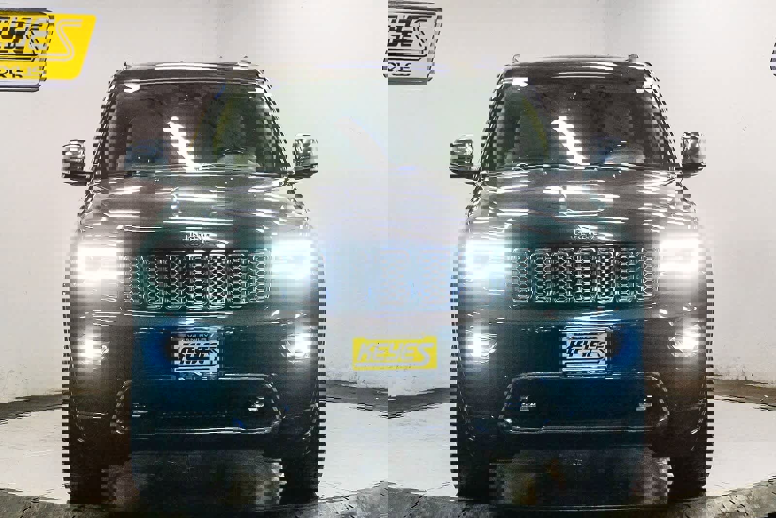 Used 2017 Jeep Grand Cherokee Overland image 6